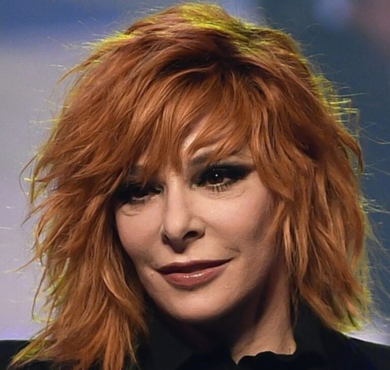 Mylène Farmer, 61 ans : cette photo d’elle sans maquillage fait le buzz ...